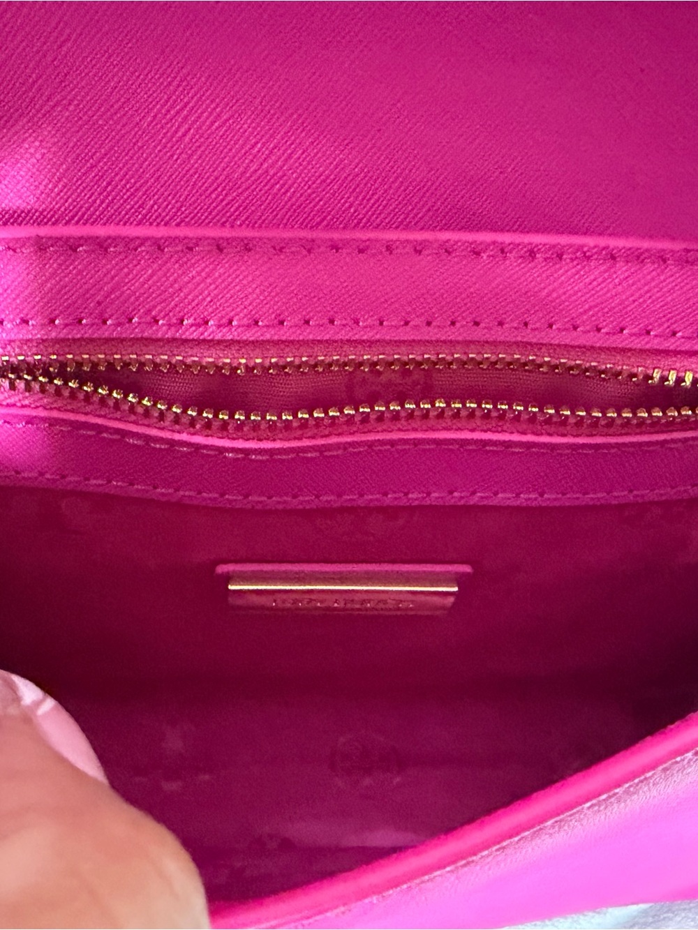 Tory Burch Hot Pink Crossbody Bag with Gold Chain - Picture 5 of 9